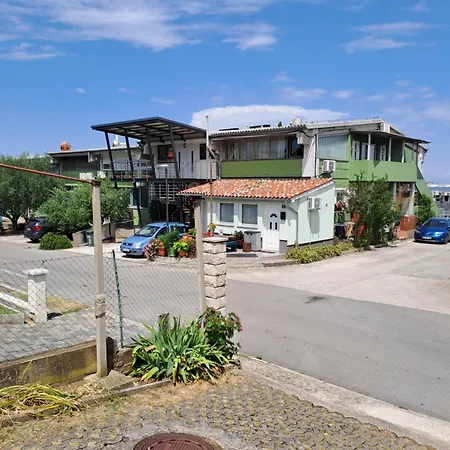 Mvm With Terrace Daire Izola